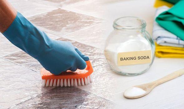 Nettoyer le sol avec du bicarbonate de soude