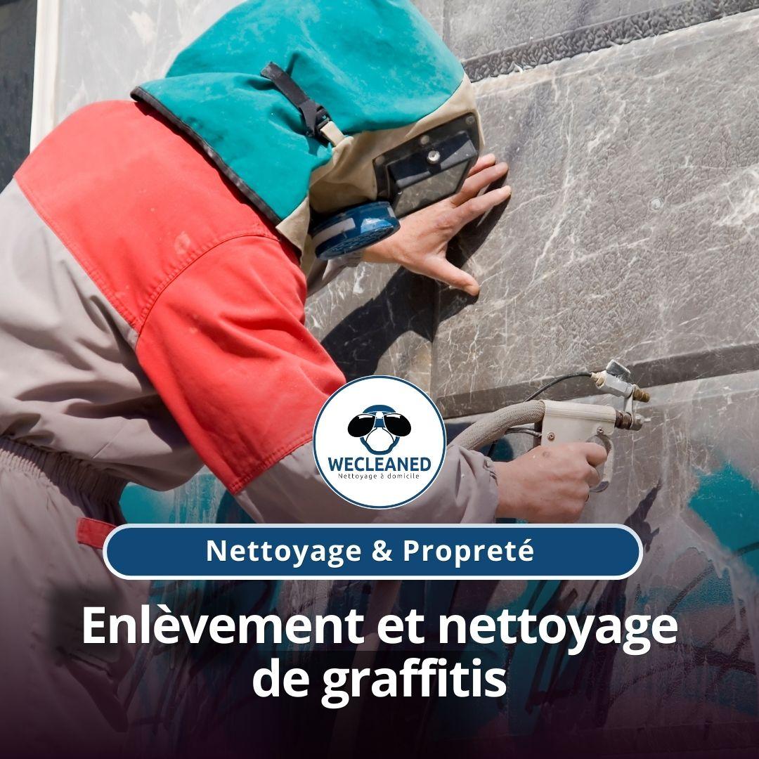 Nettoyage de graffiti professionnel par un technicien sur une façade à Paris 75.