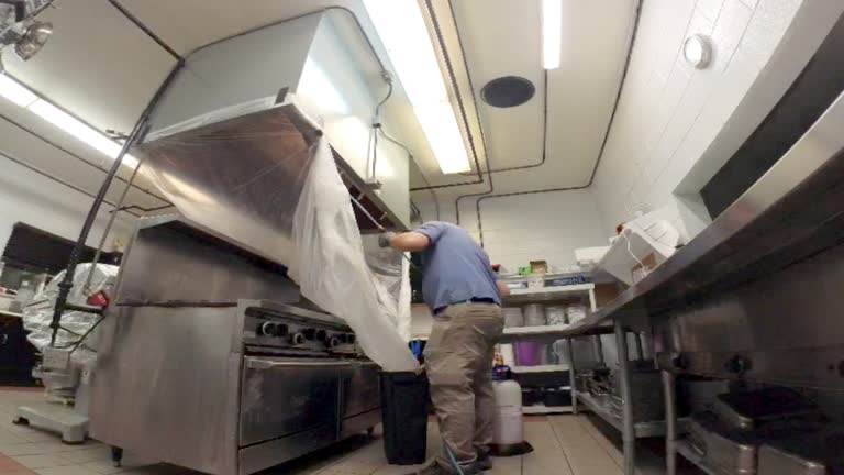 Dégraissage hotte de cuisine professionnelle à Yvelines